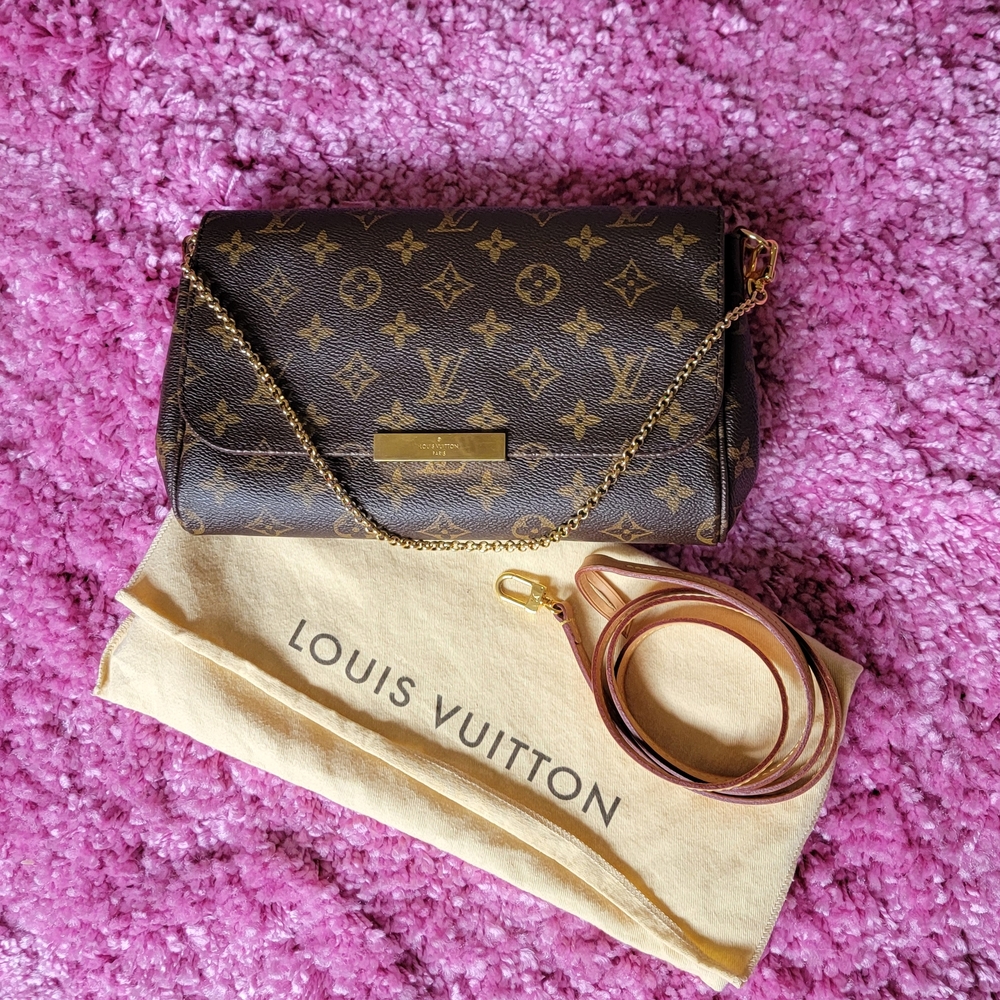 Louis Vuitton Favorite MM crossbody bag in Monogram Canvas